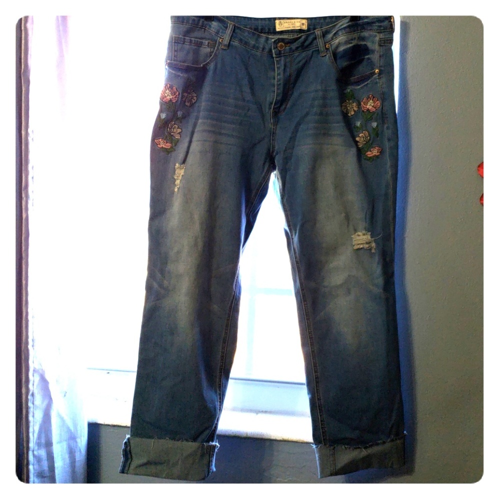 Embroidery denim capri